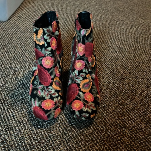 Floral ankle boots - Picture 2 of 5